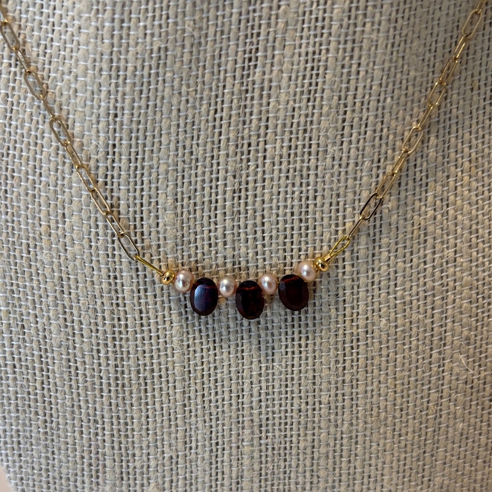 Elegant Gold and Garnet Pearl Necklace